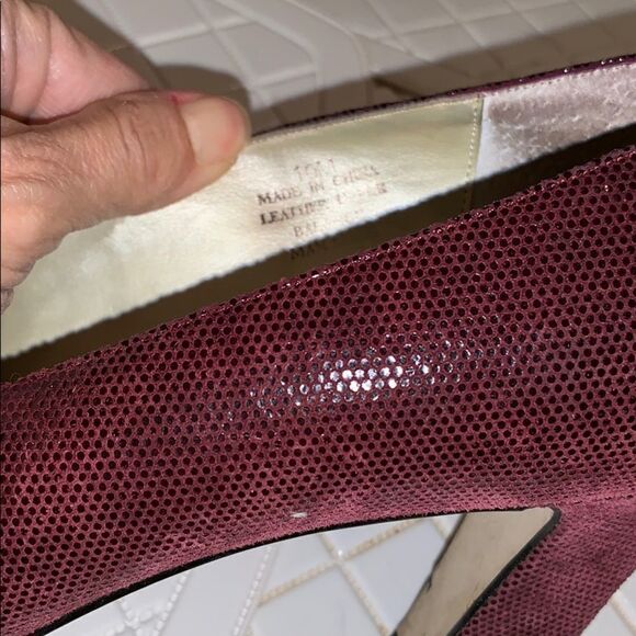 Vtg Andrew Geller "Wendy" wine colored caviar heels - Picture 6 of 7